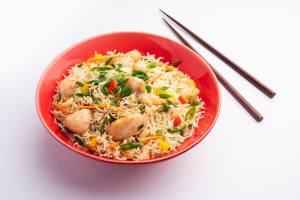 دانلود عکس با کیفیت دیش برنج و مرغ سبزیجات